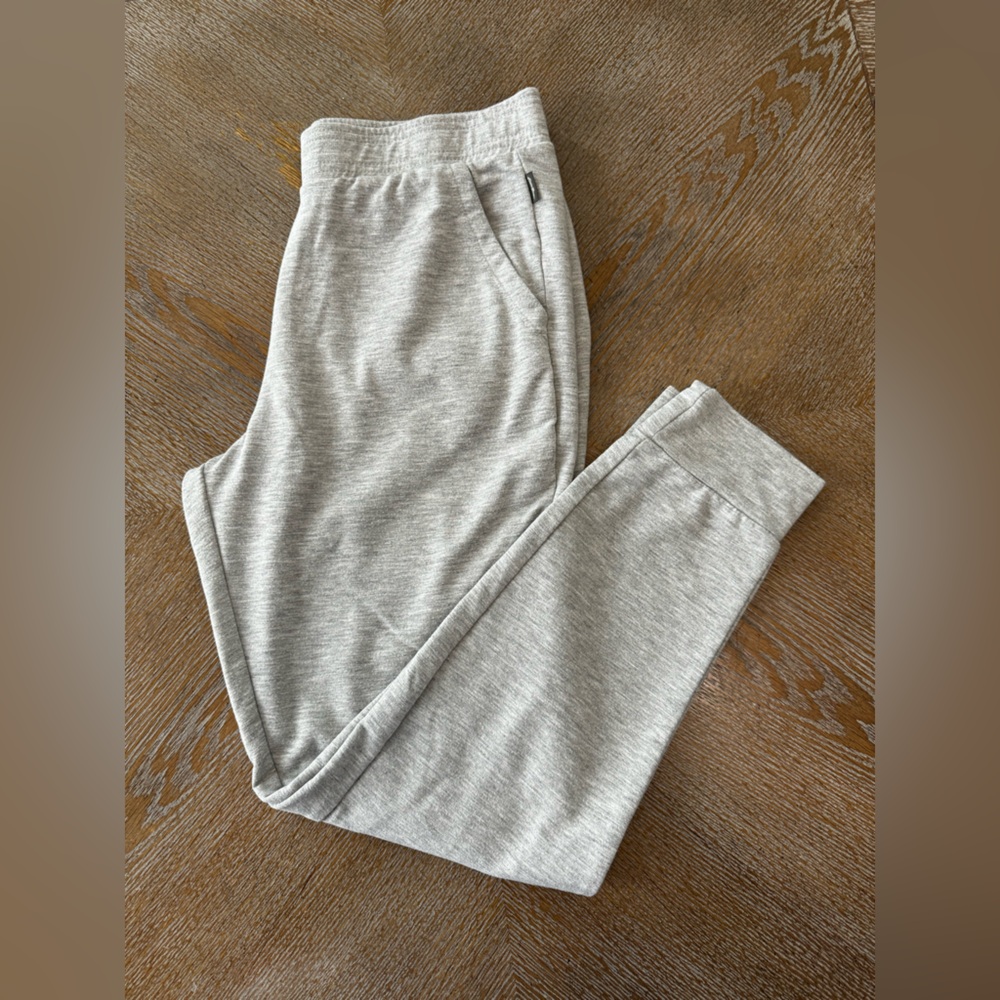 Eddie Bauer Gray Pull On Jogger Pants Medium Pockets Waist 30” Inseam 28”